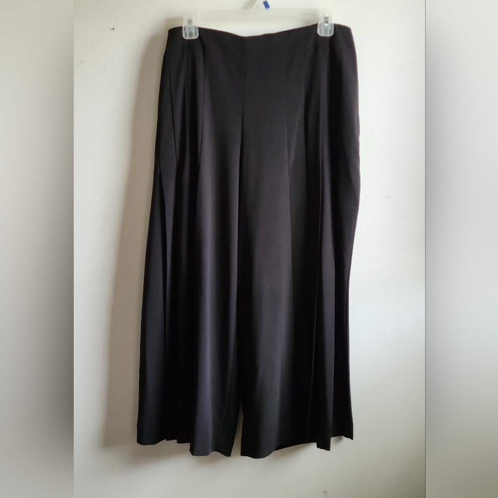 Women's Pleated Black Wide-Leg Cropped Dress Pants